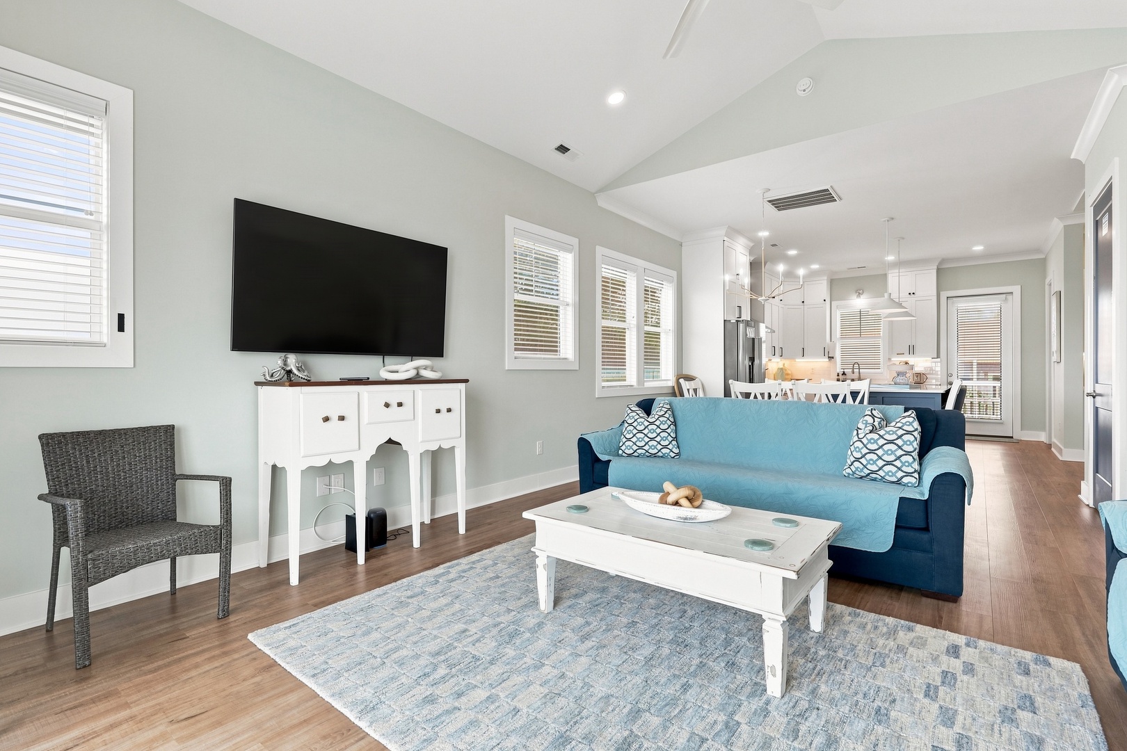 Emerality | Top Level Living Area