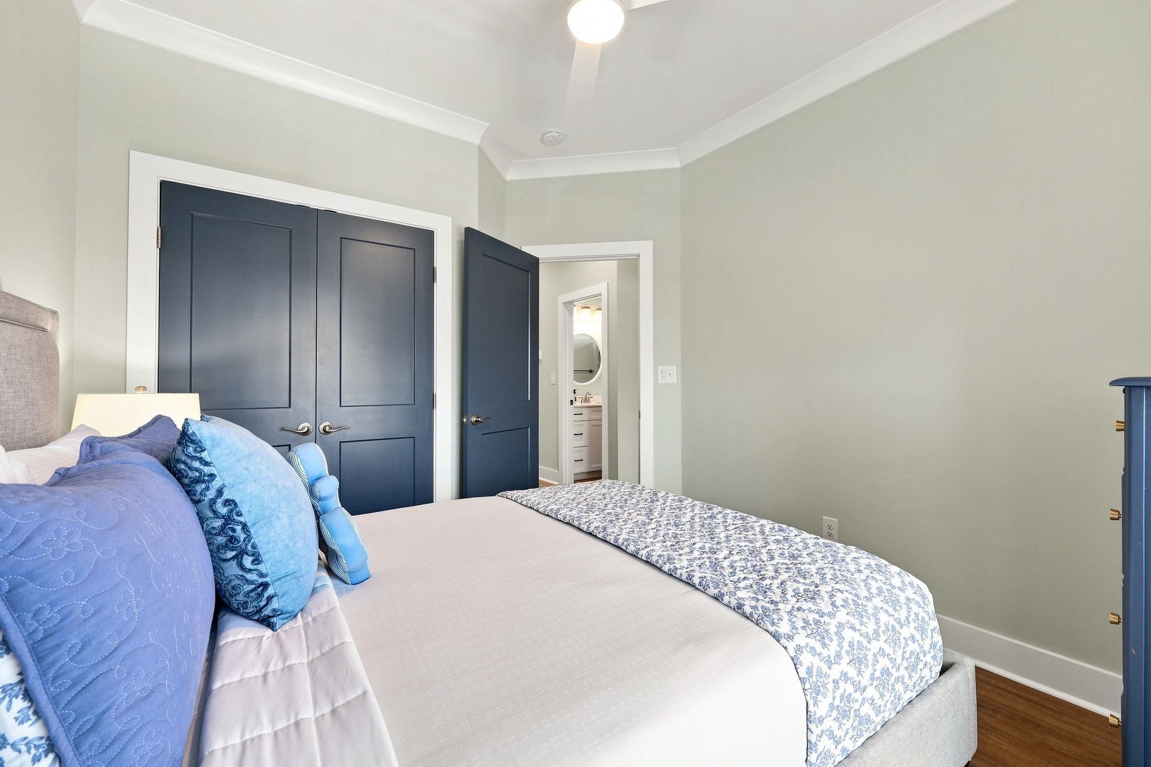 Emerality | Second Level Queen Bedroom