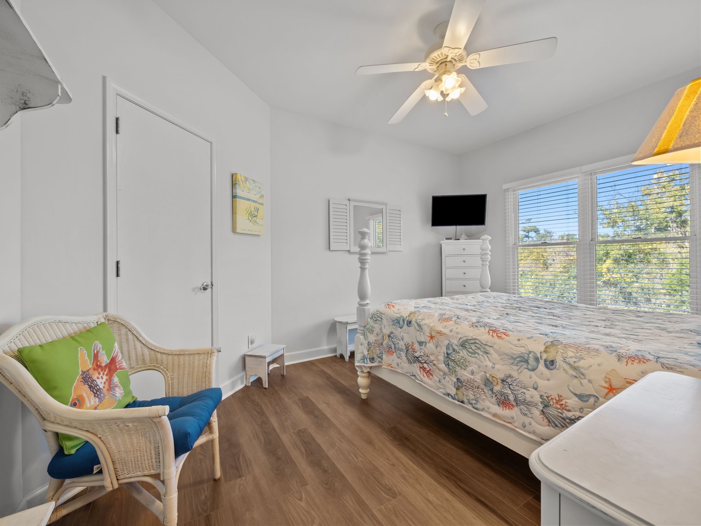 Main Floor Queen Room