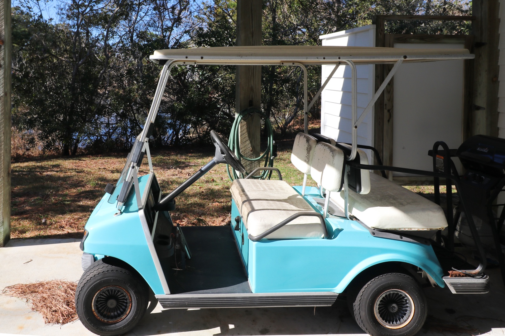Golf cart for guest use