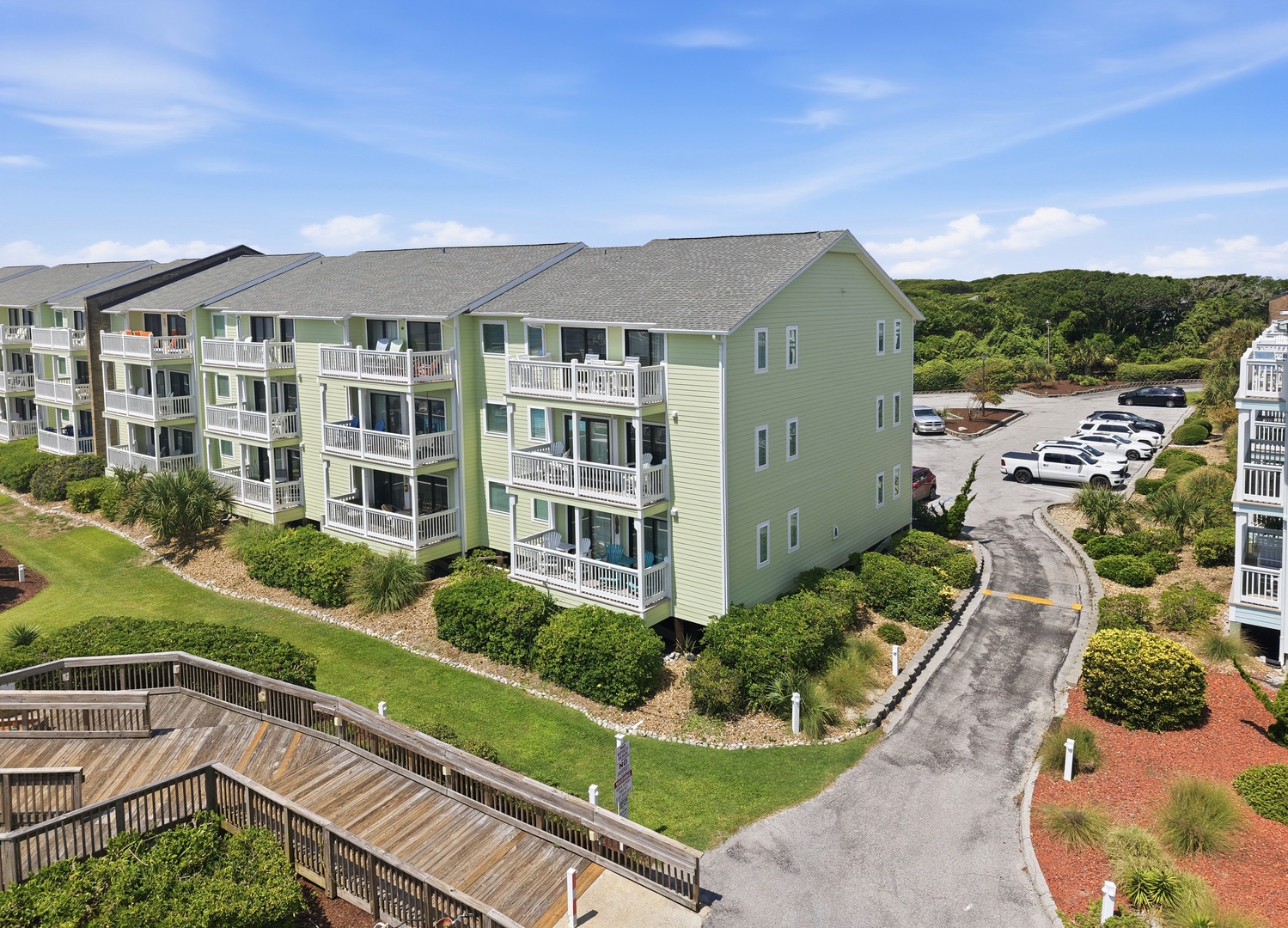 Oma’s Emerald Retreat | Condo Exterior
