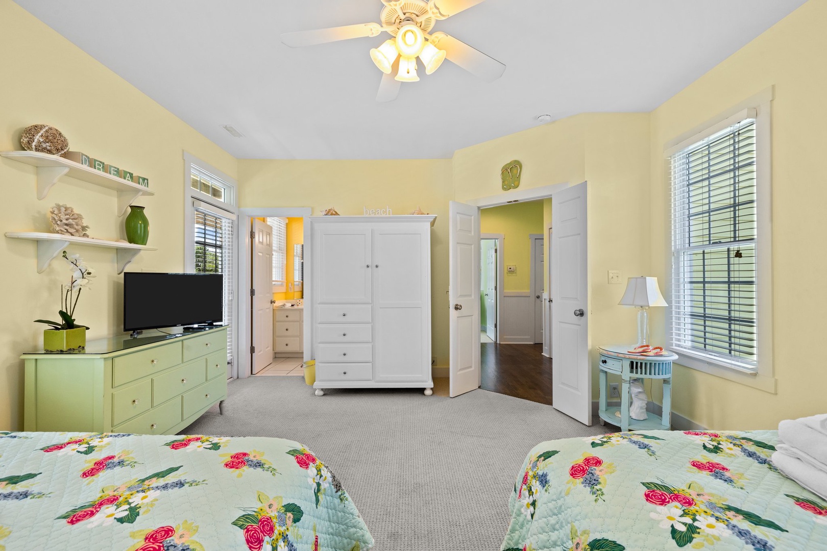 2nd Floor 2 Queen Beds with Private Bath