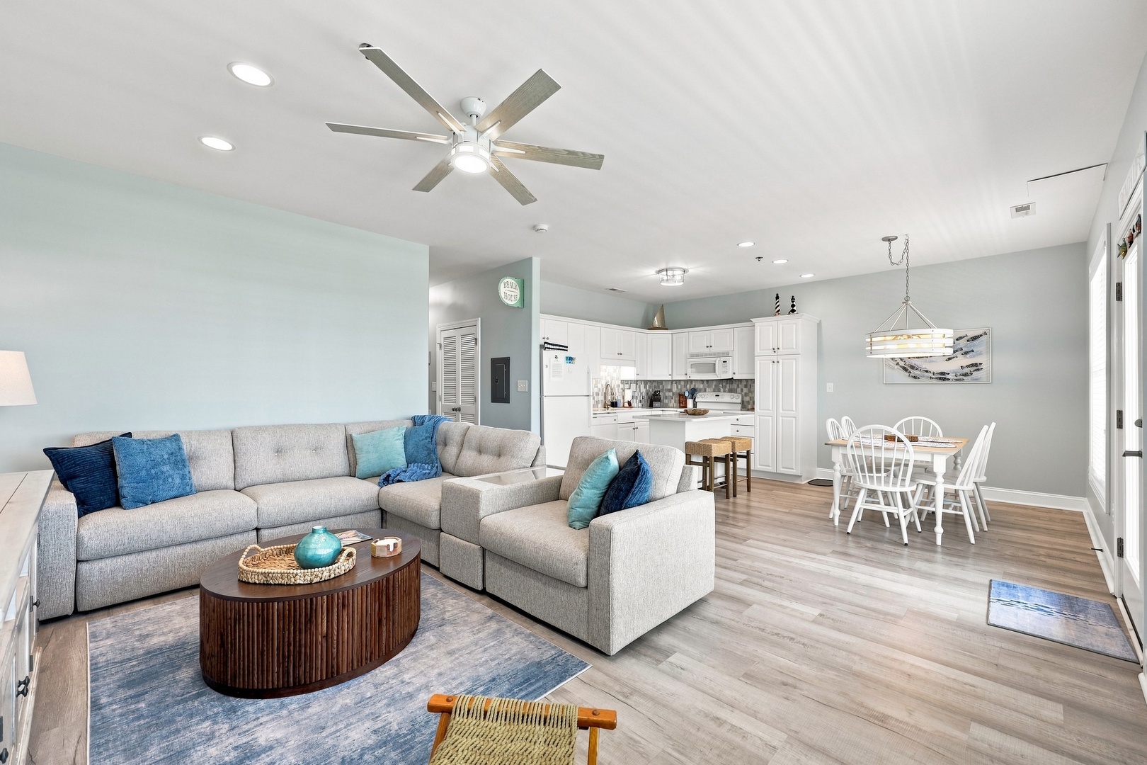 Ocean Club Oasis | Open Living Area