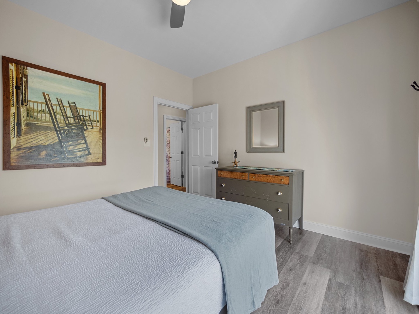 Queen Guest Room - 2nd Floor