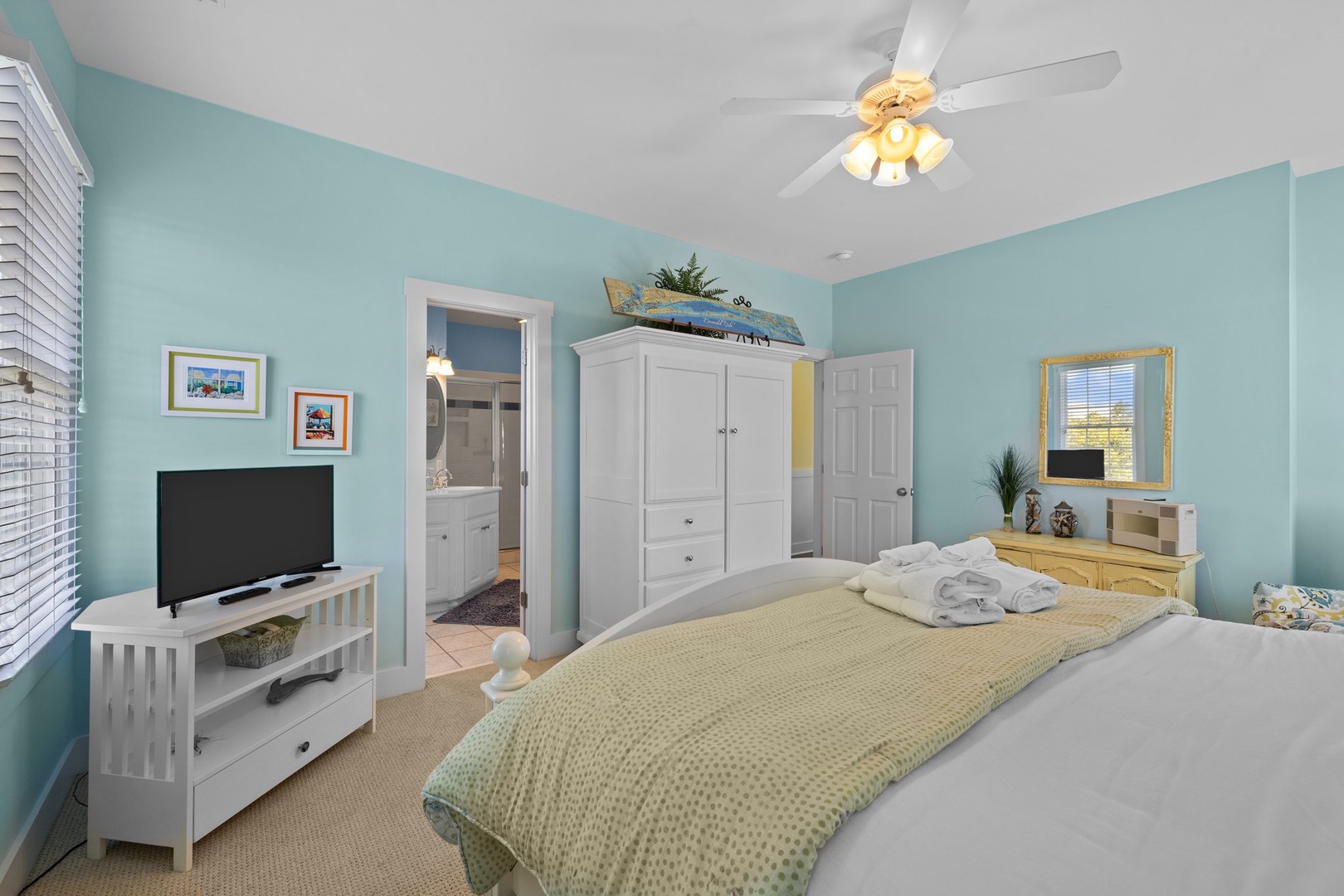 2nd Floor Queen Room with Private Bath