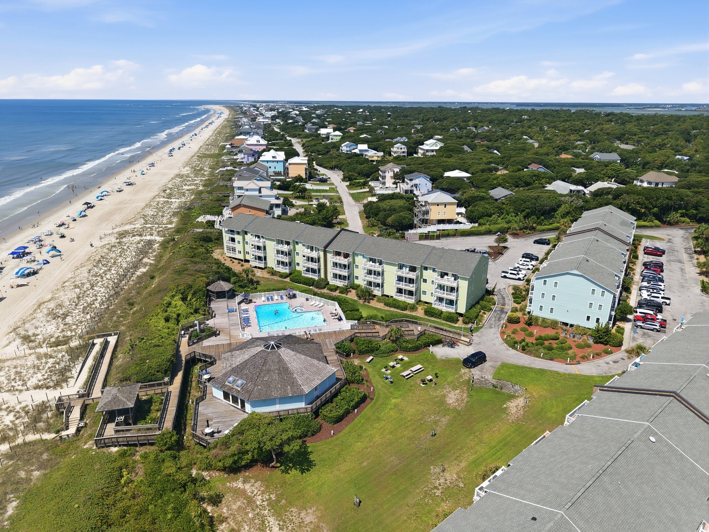 Oma’s Emerald Retreat | Community and Beach
