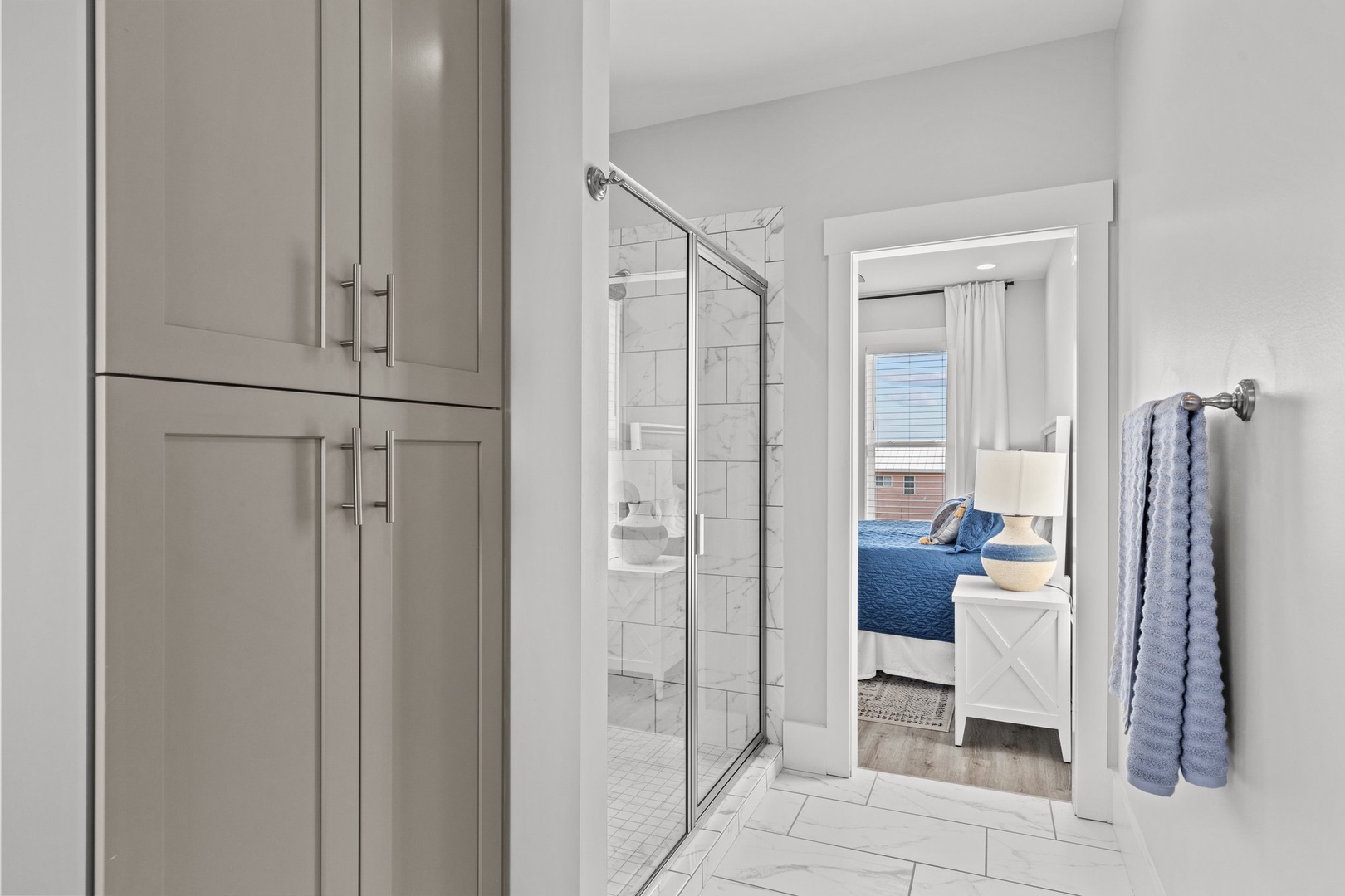 Waverlie's Watch | Bathroom