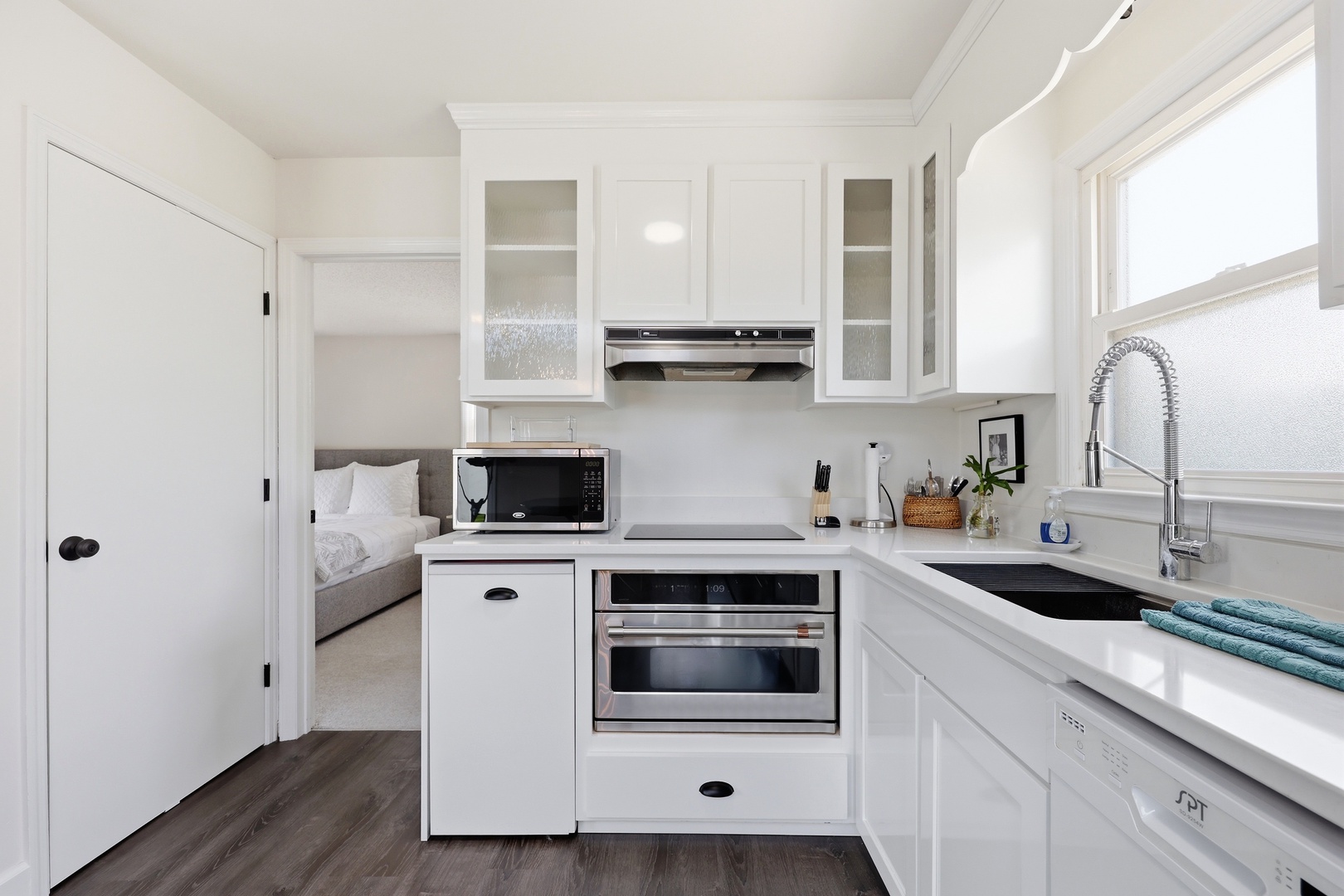 Dolphin Reach Up | Kitchen