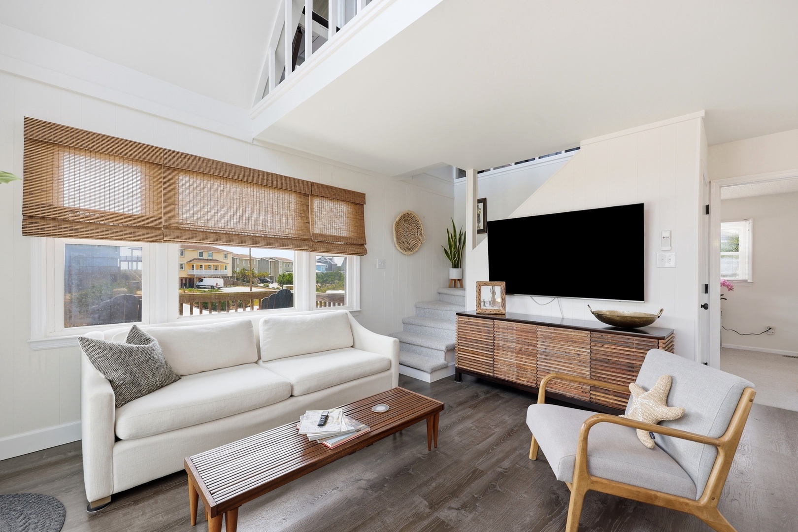 Dolphin Reach Up | Living Area