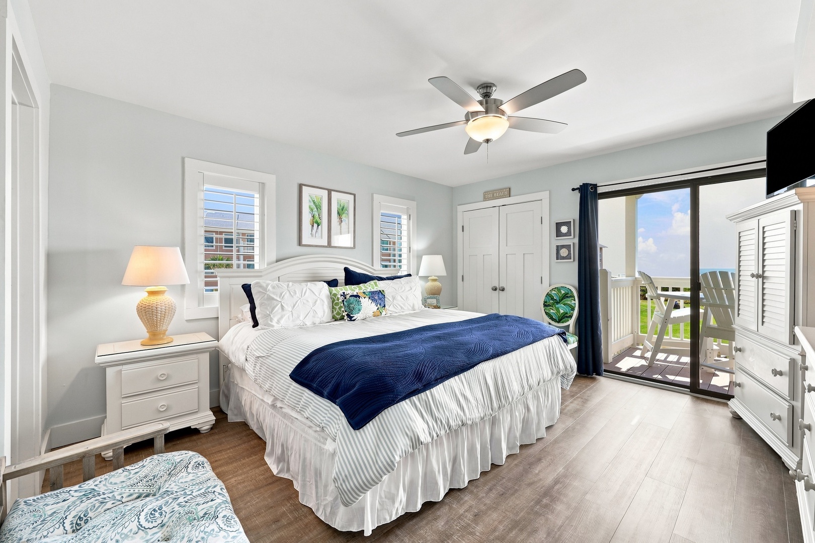 Oma’s Emerald Retreat | Primary King Bedroom with Balcony Access
