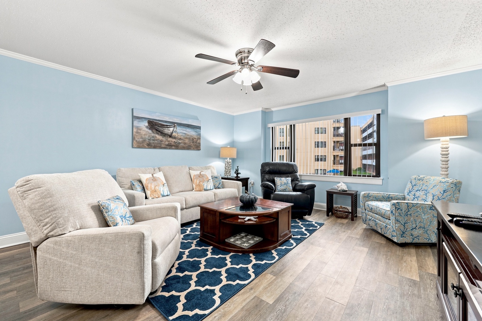 Summer Winds B-233 | Living Area and Ocean View