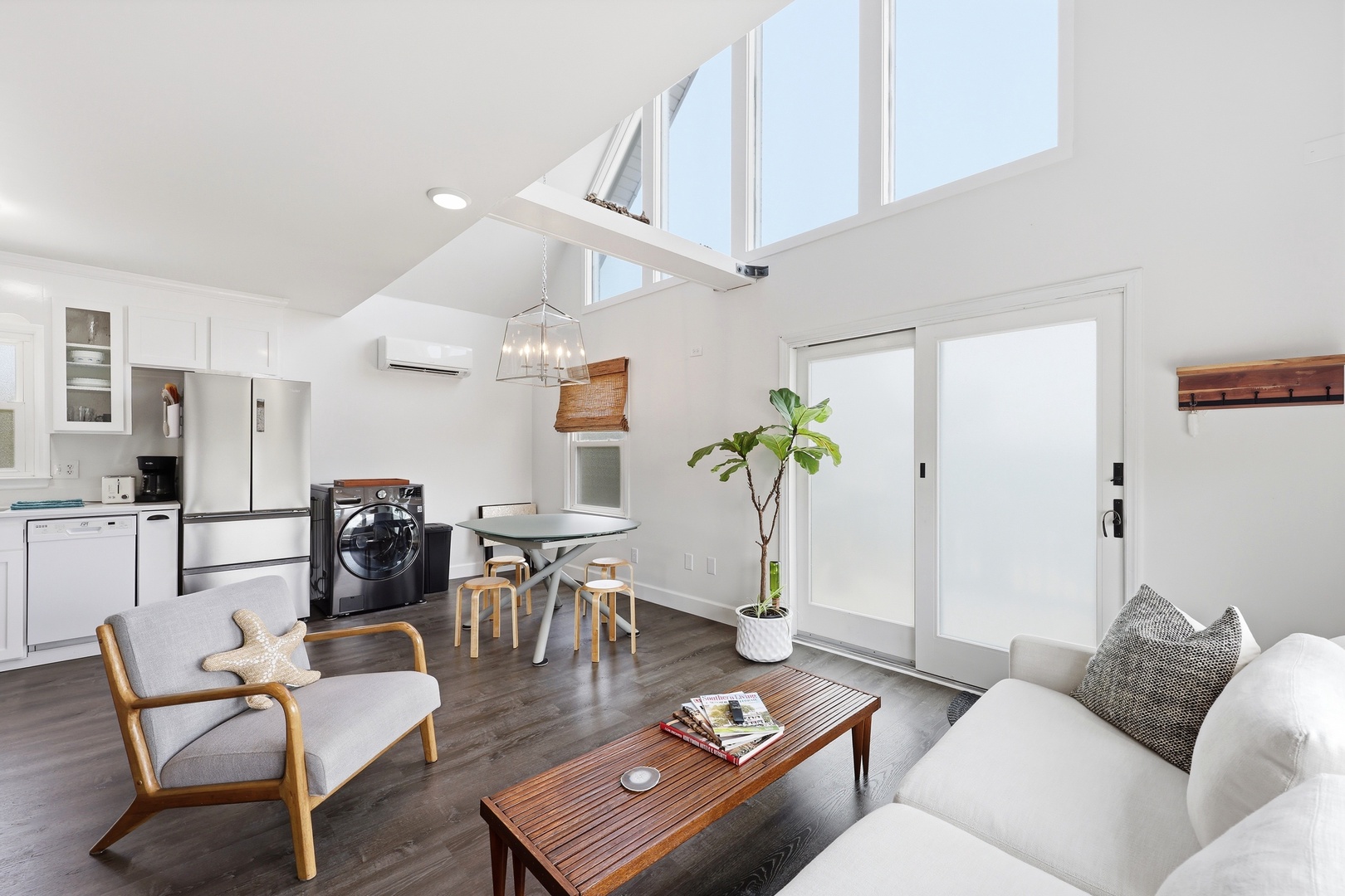 Dolphin Reach Up | Living Area