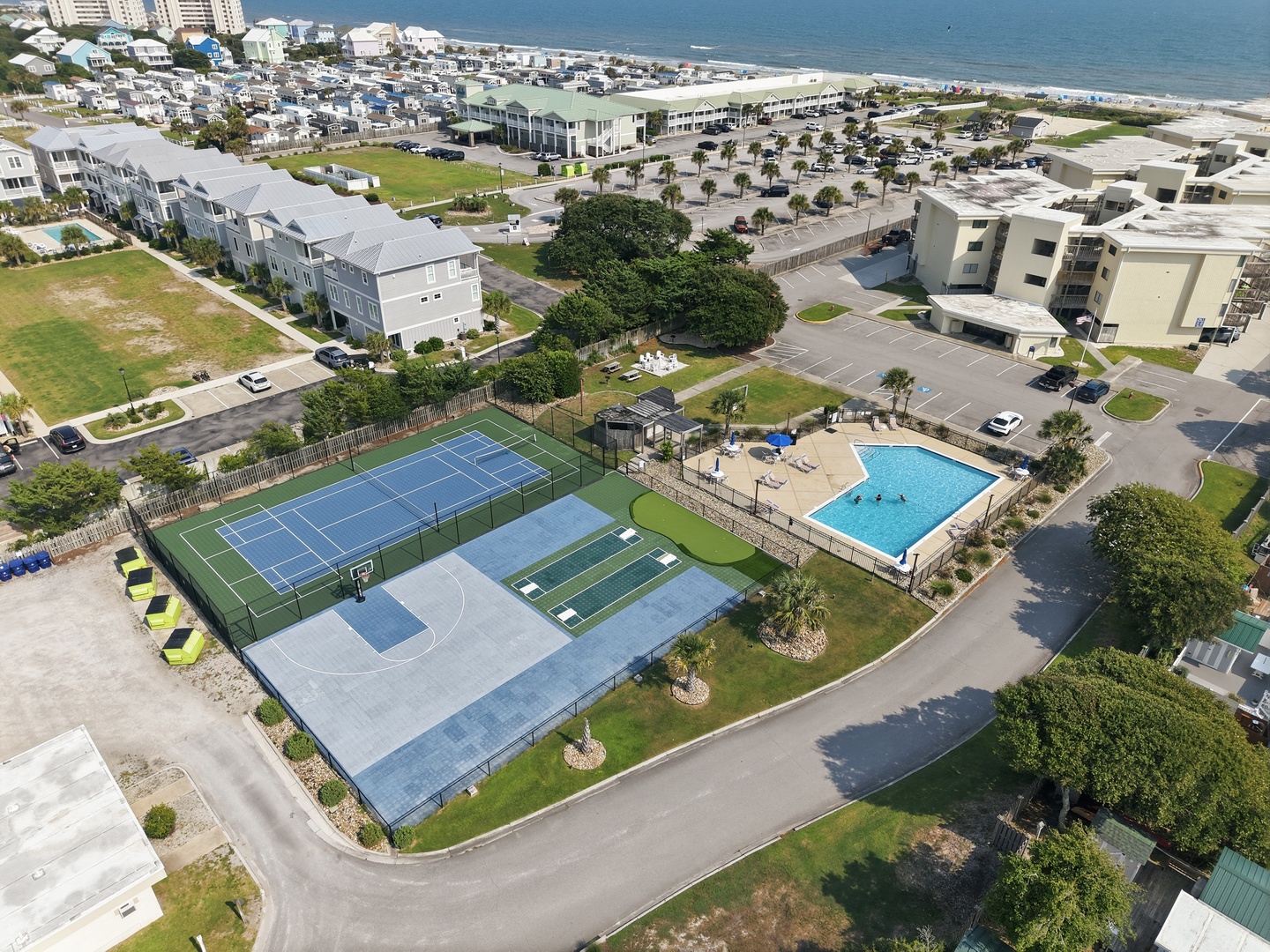 Char’s Cozy Condo | Community Pool and Tennis Courts