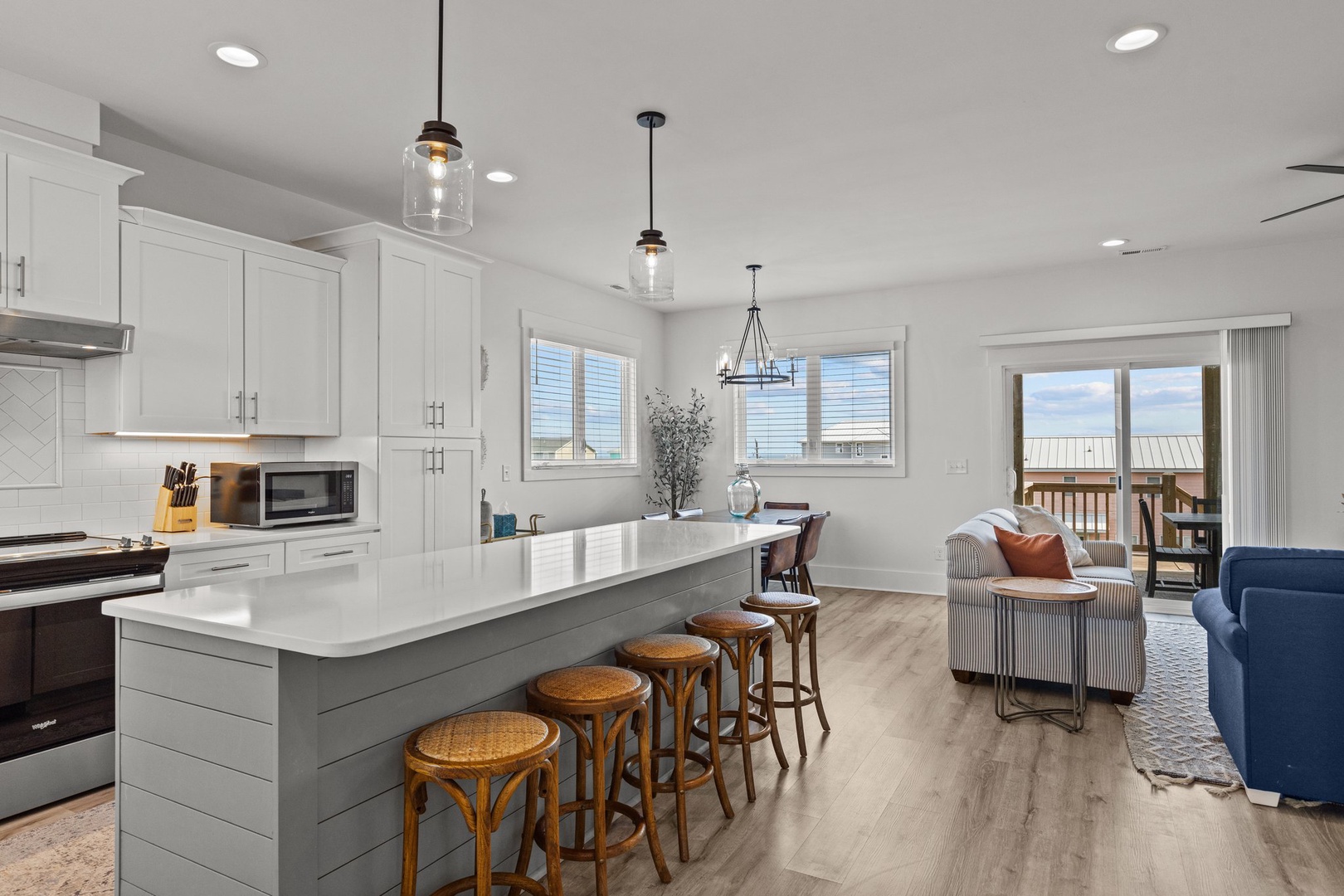 Waverlie's Watch | Kitchen Dining