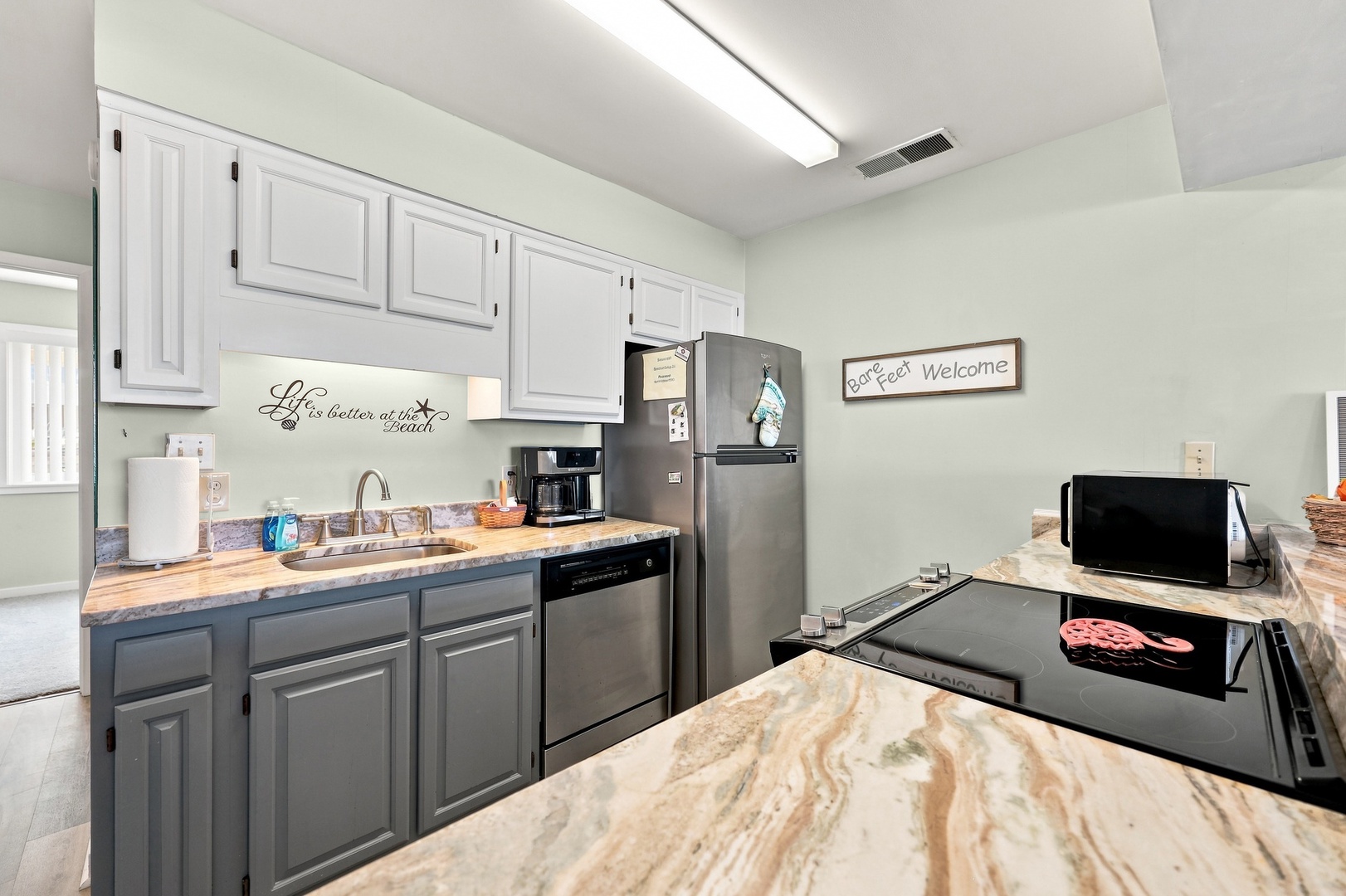 Char’s Cozy Condo | Kitchen and Full-Size Appliances