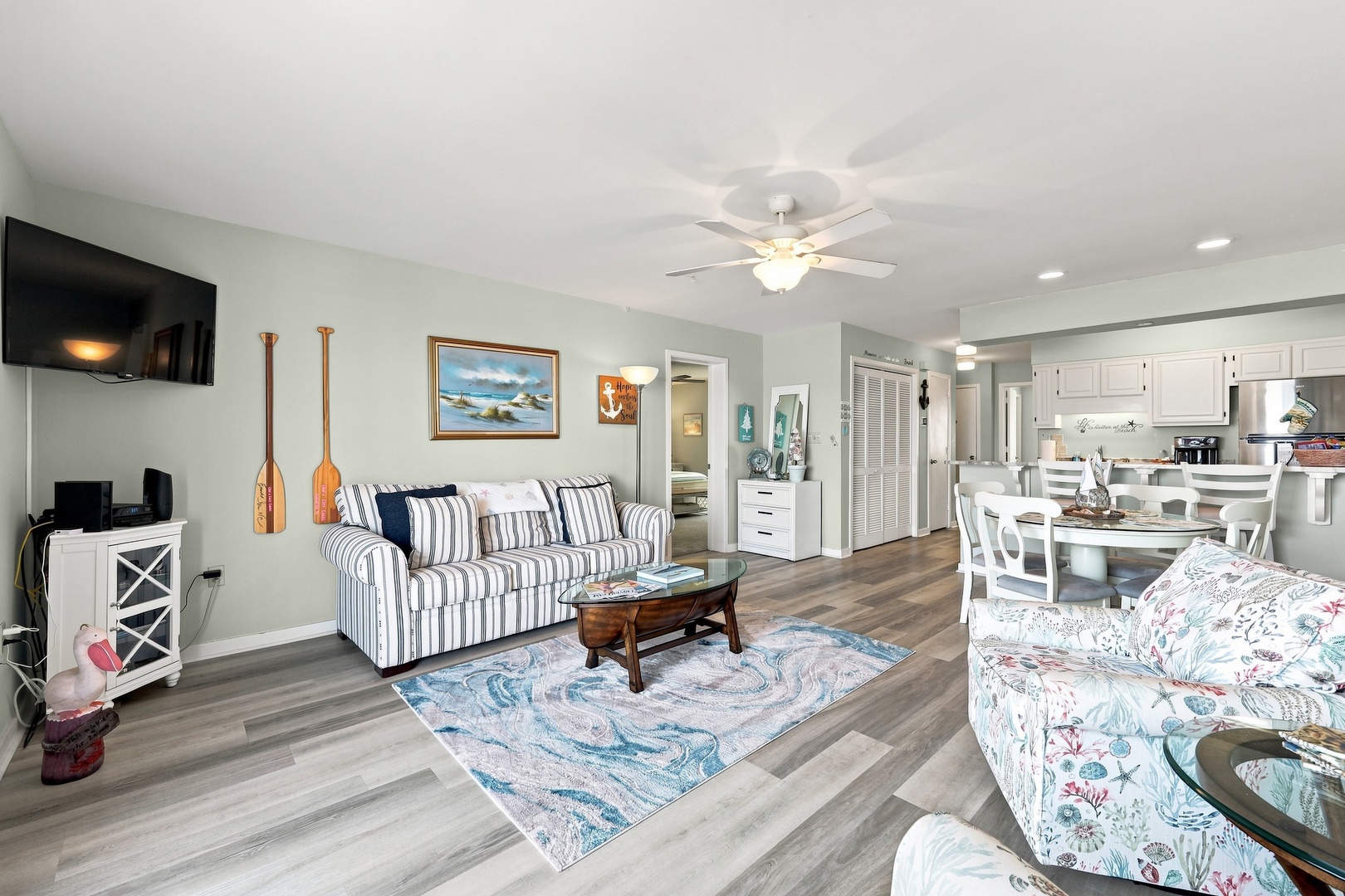Char’s Cozy Condo | Living Area