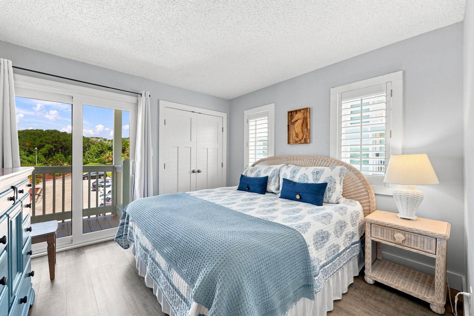 Oma’s Emerald Retreat | King Bedroom