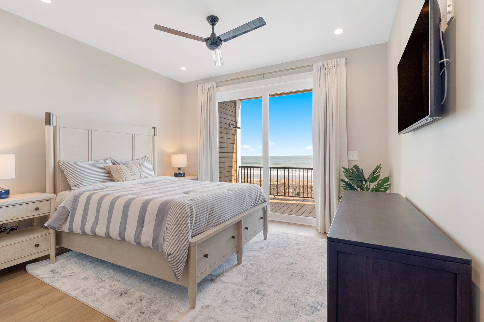 Sea Spray West | Oceanfront Queen Bedroom