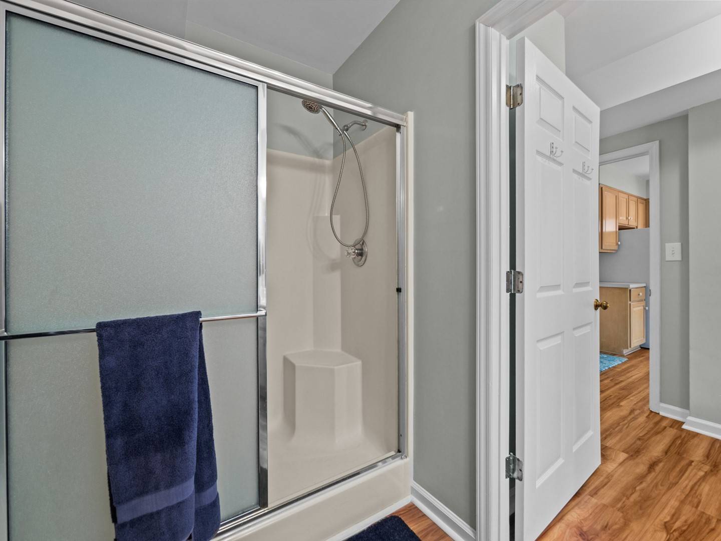 Ground Floor: Step into your bright, modern bathroom with a refreshing walk-in shower and built-in seating for ultimate comfort and relaxation.