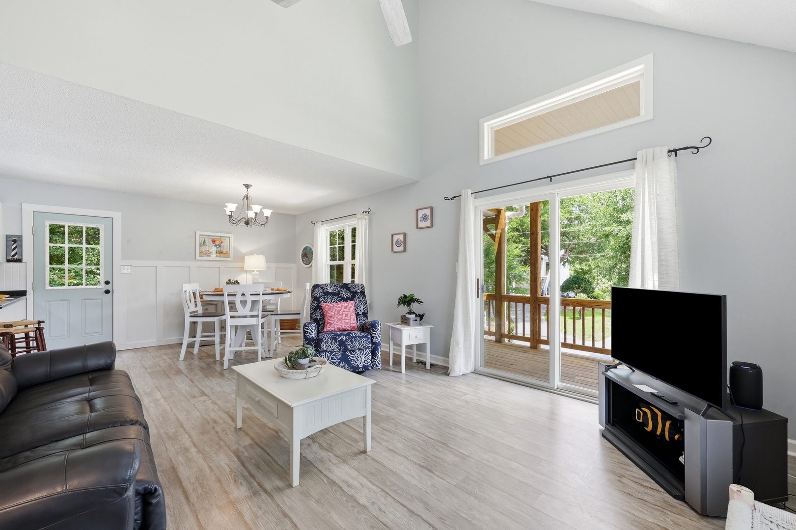 Ospreys Nest | Second Floor Living Area