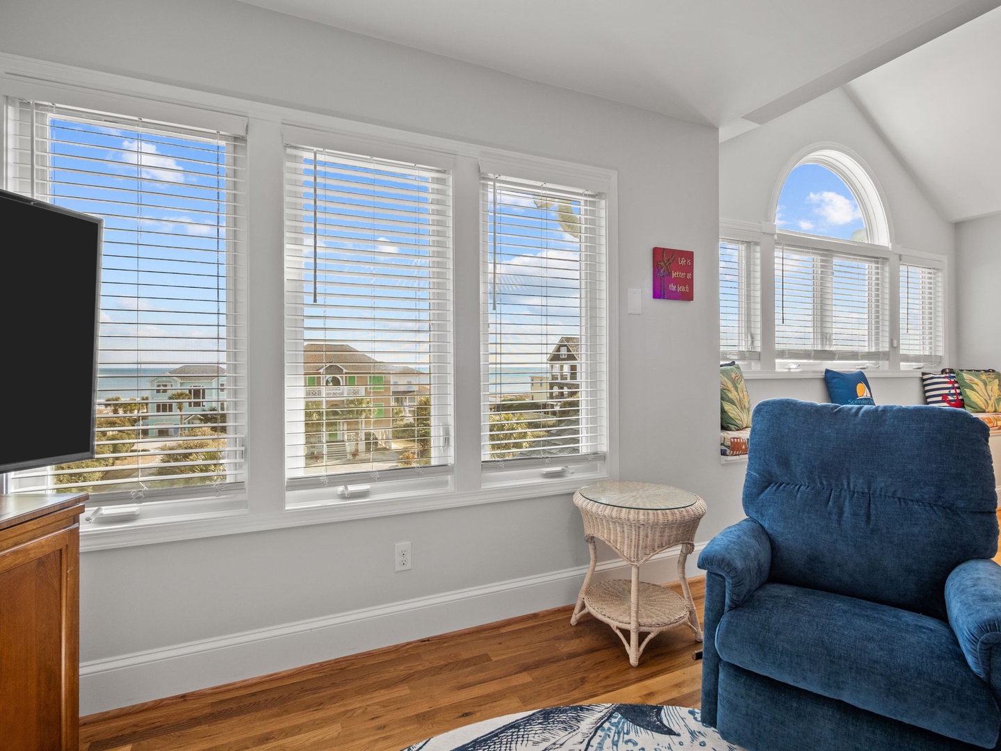 Settle into your cozy reading chair and soak in stunning neighborhood views through these picture-perfect windows flooded with natural light.