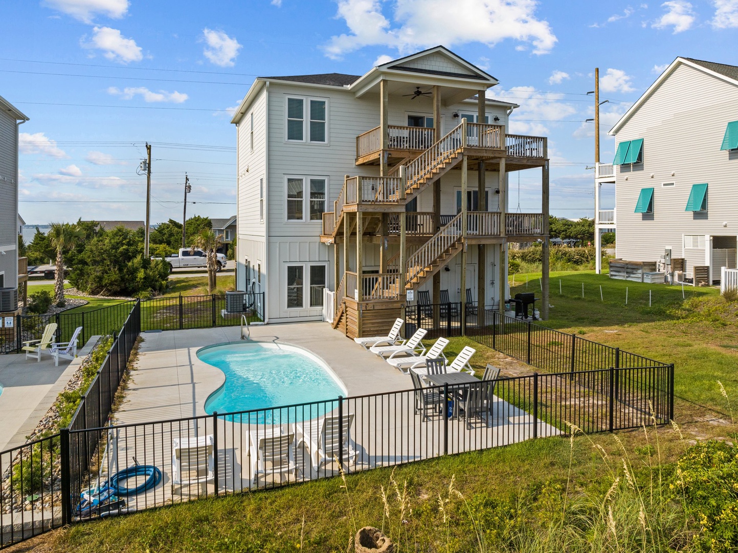 Waverlie's Watch | Exterior View with Pool