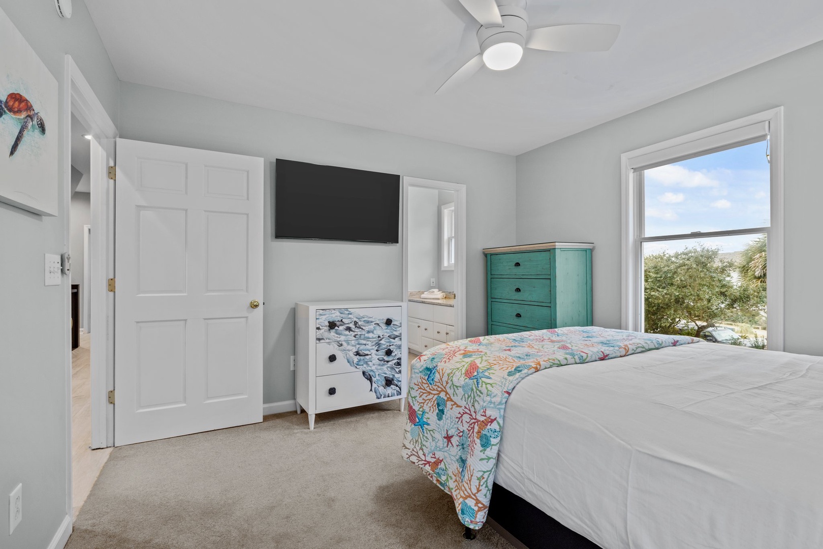 Queen bedroom on the bottom floor