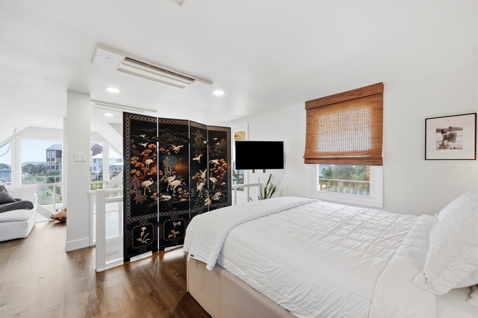 Dolphin Reach Up | Loft