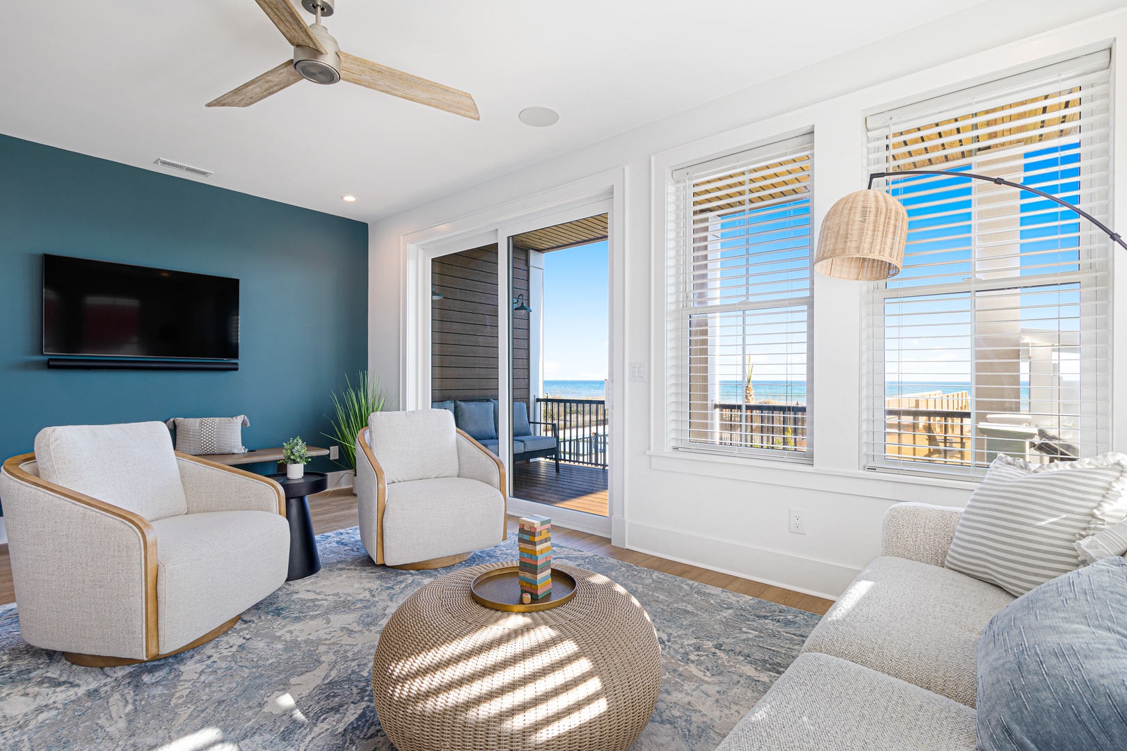 Sea Spray West | Oceanfront Sitting Area