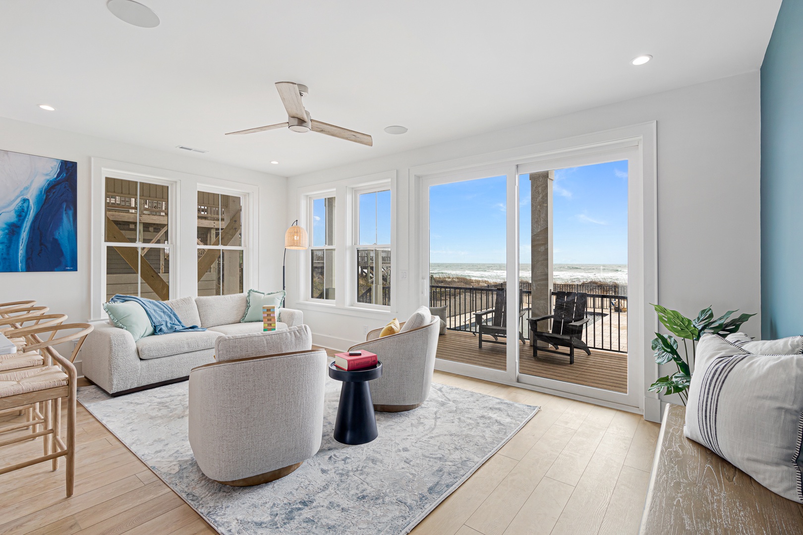 Sea Spray East | Oceanfront Lounge