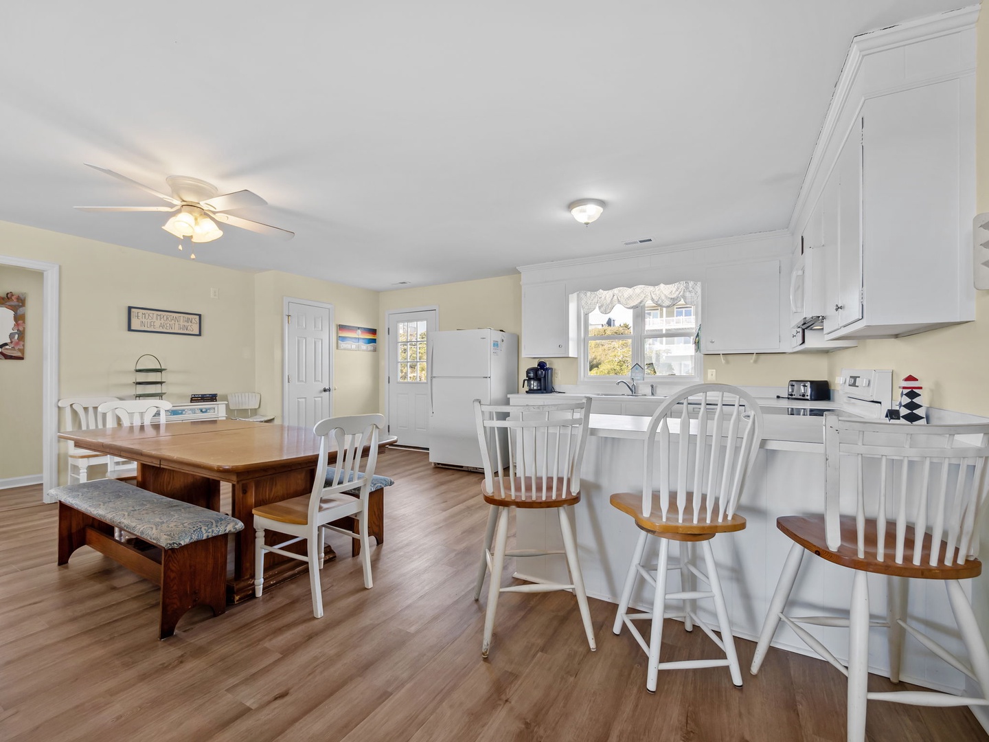 Kitchen and dining area.