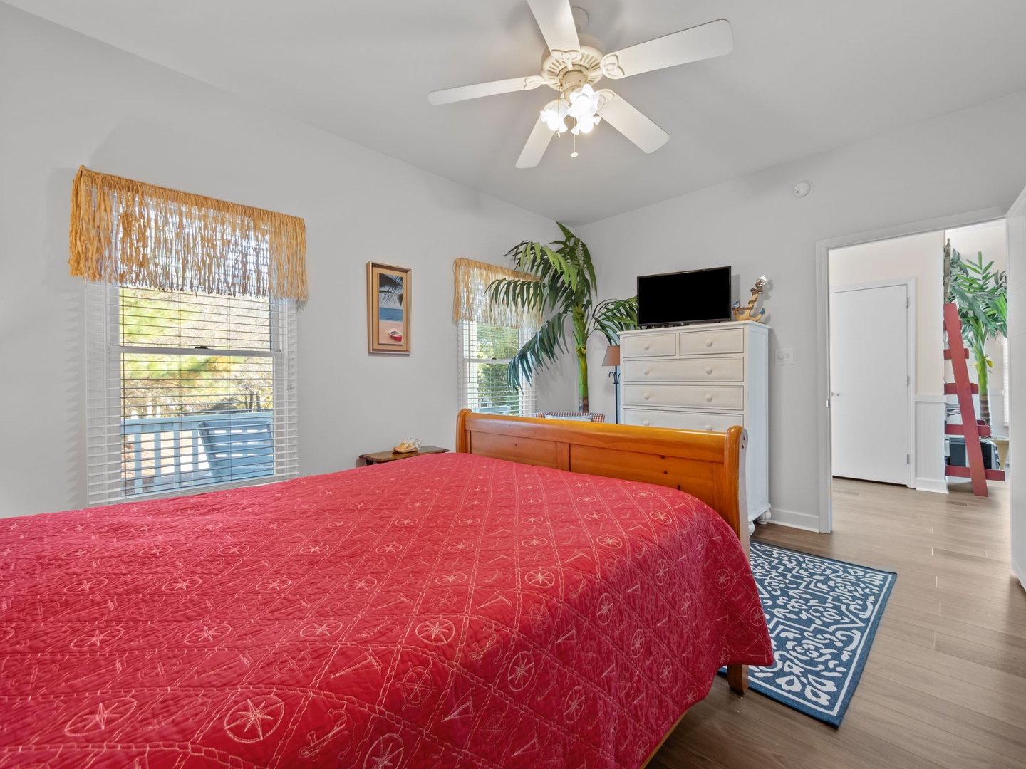 Main Floor Queen Suite