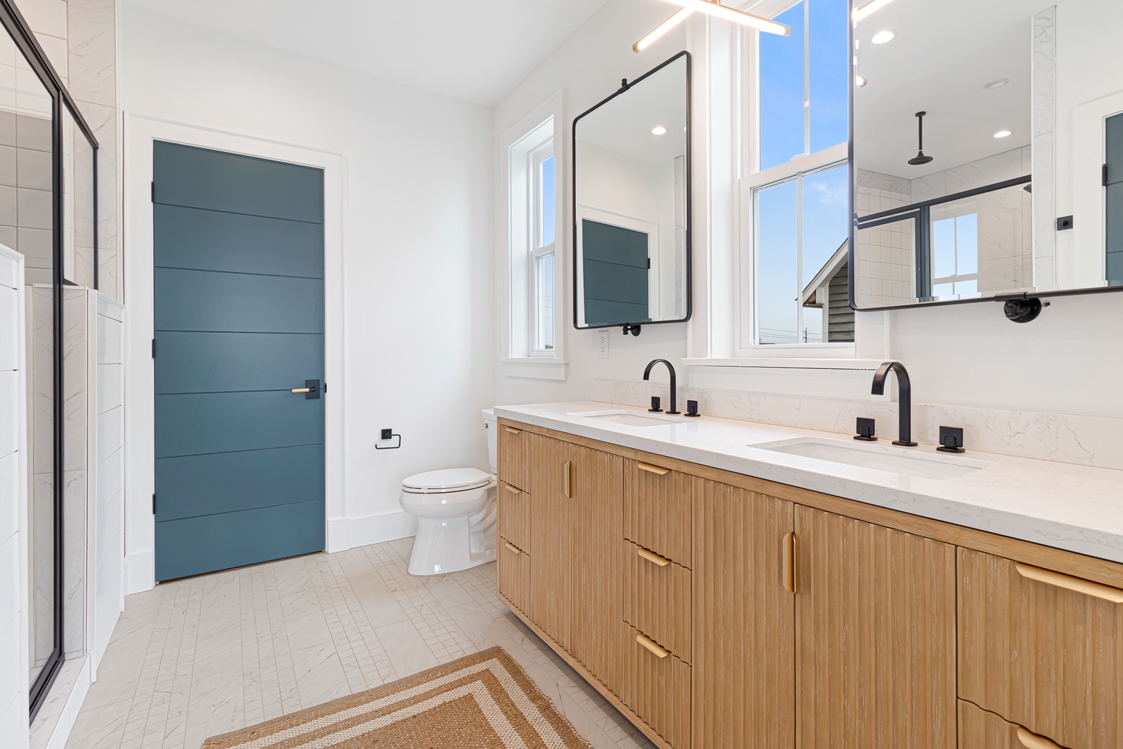 Sea Spray East | Queen Bedroom with Ensuite Bath