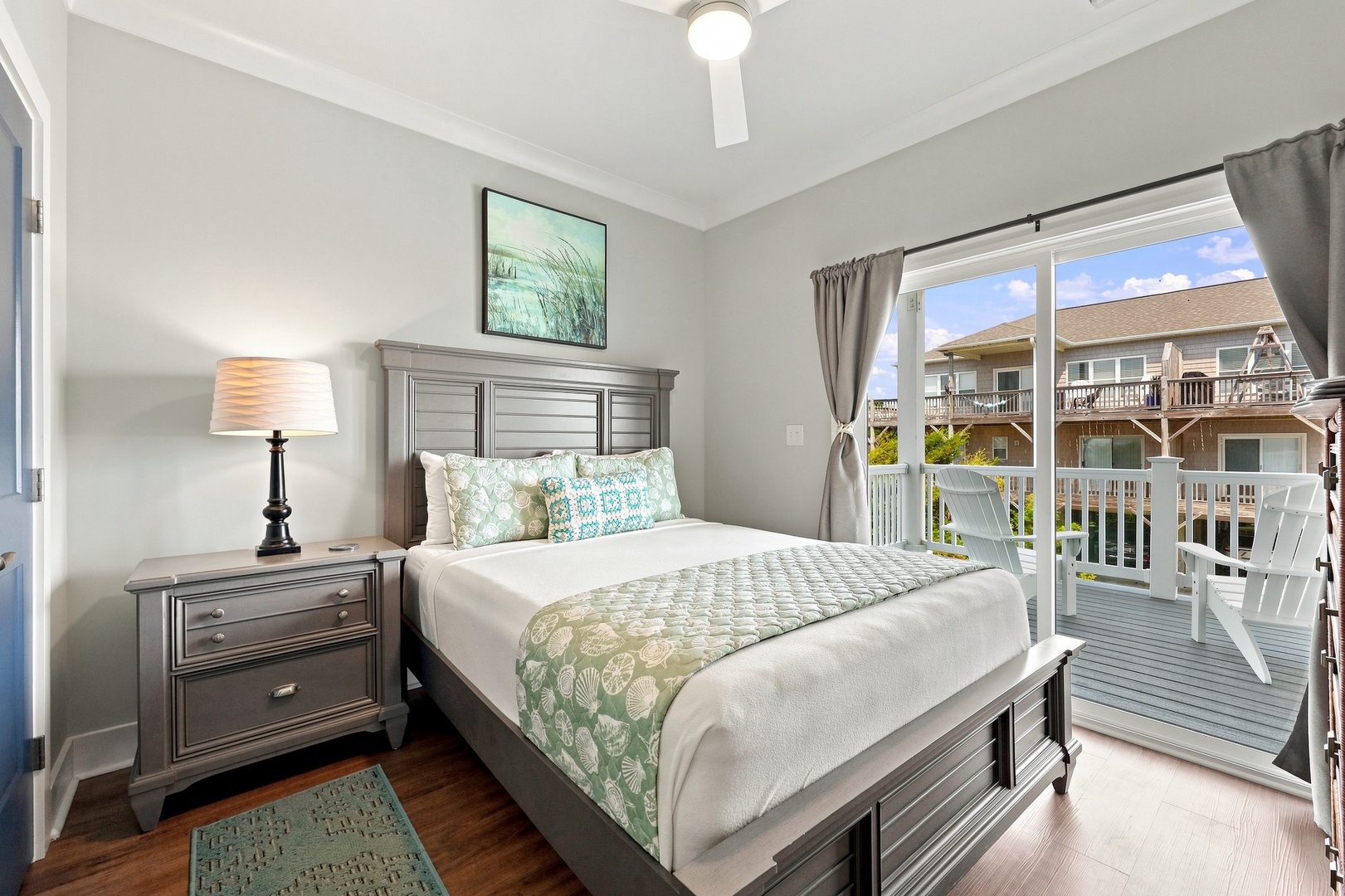Emerality | Ground Level Queen Bedroom