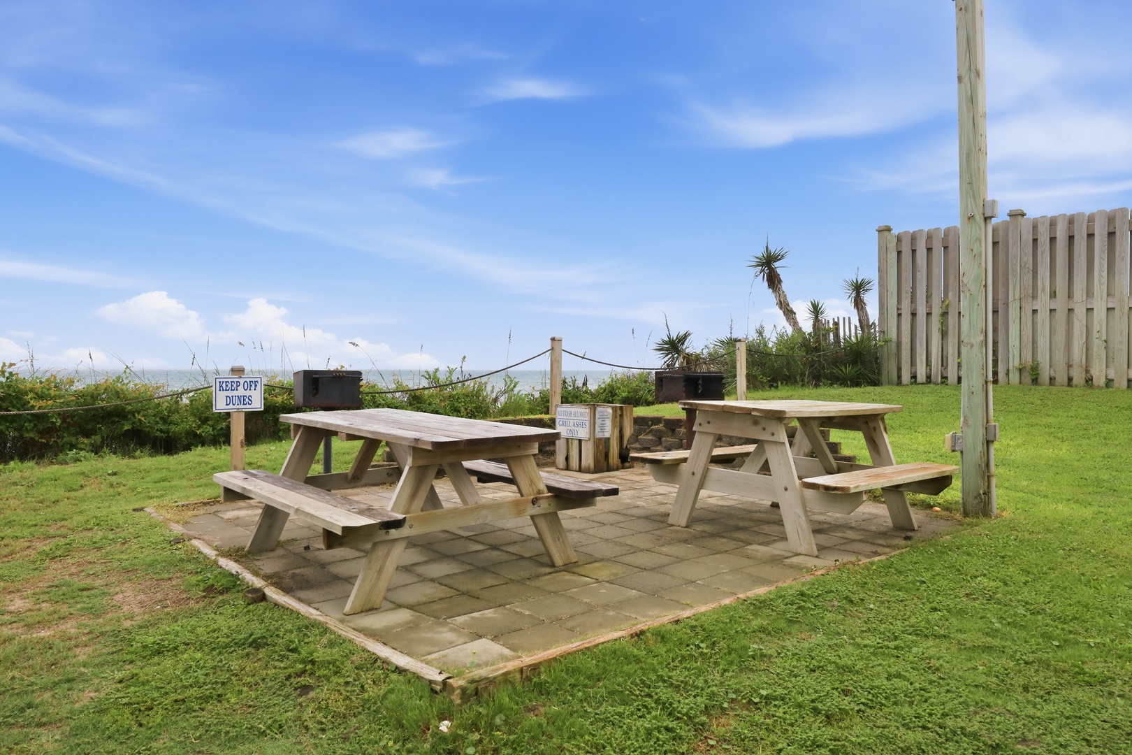 Summer Winds B-233 | Community Picnic Area