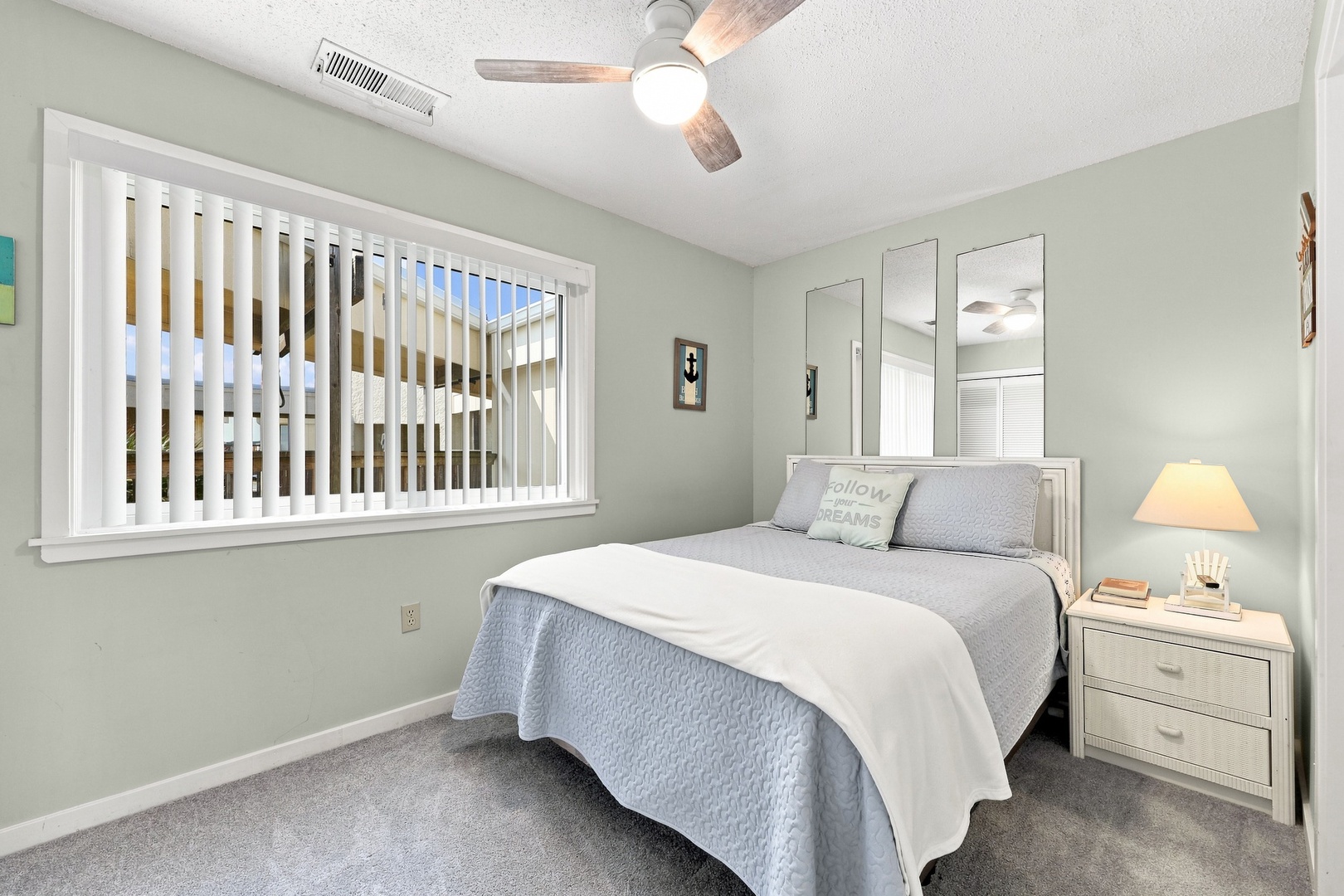 Char’s Cozy Condo | Queen Bedroom