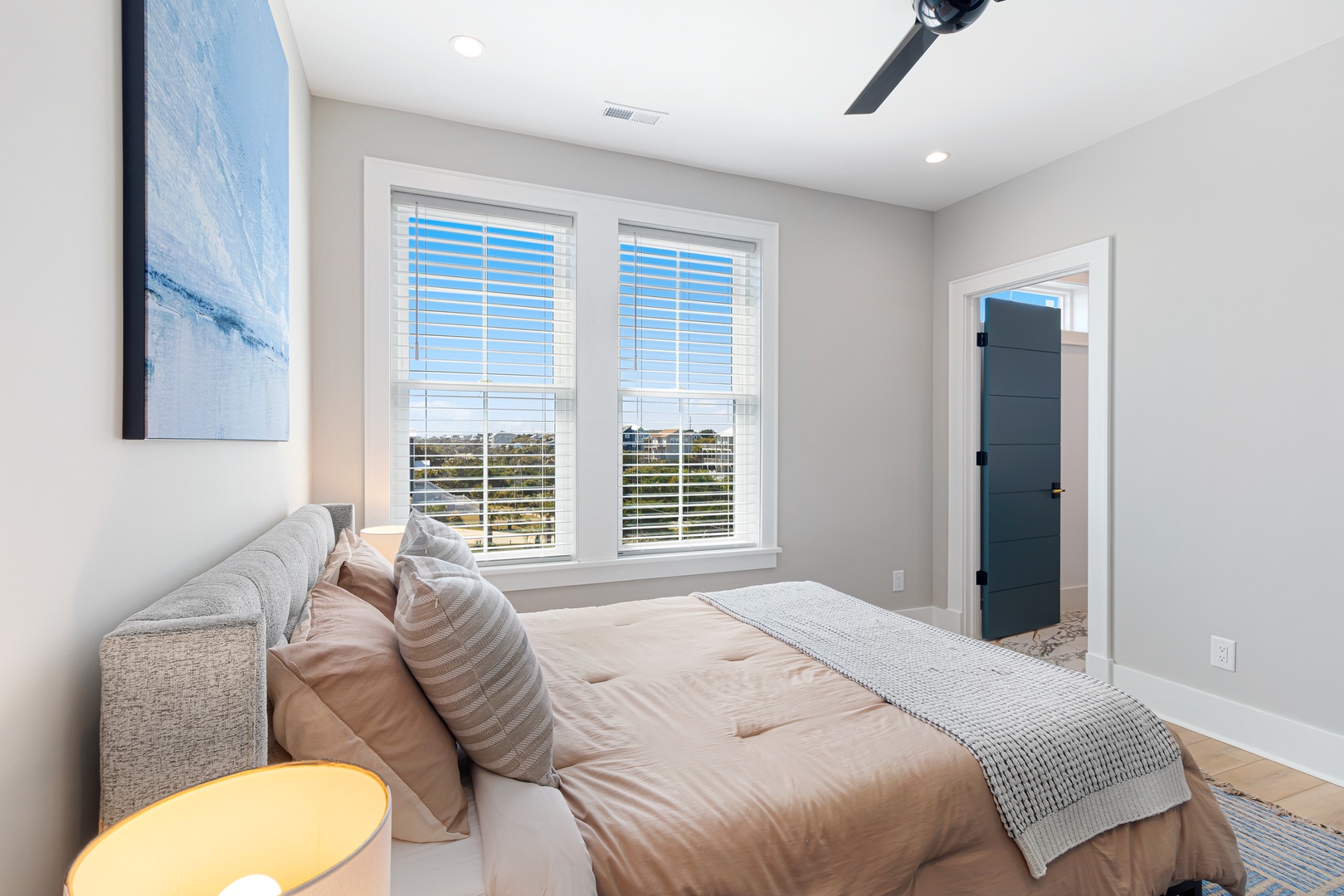 Sea Spray West | Queen Bedroom
