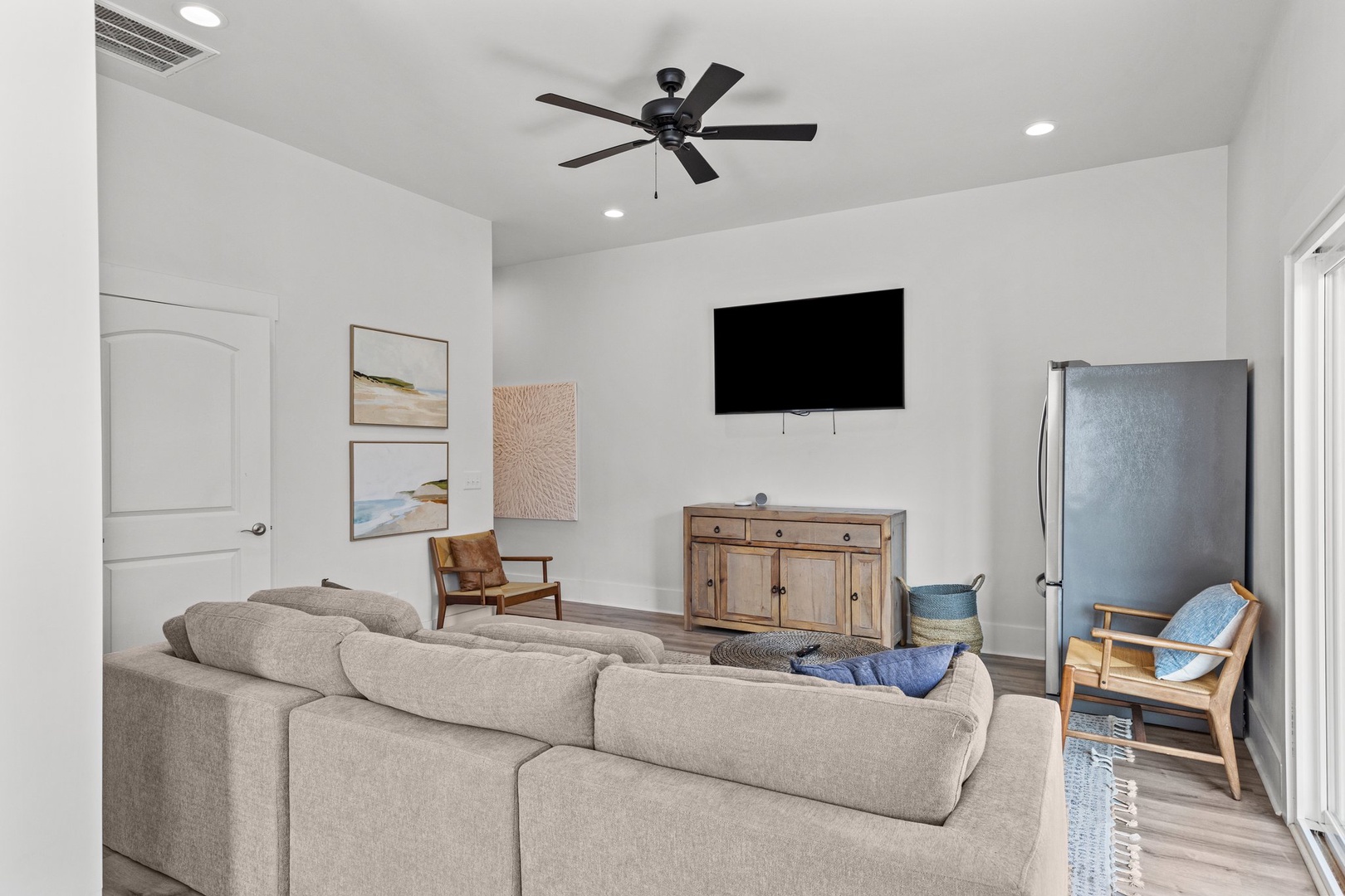 Waverlie's Watch | Lounge Area