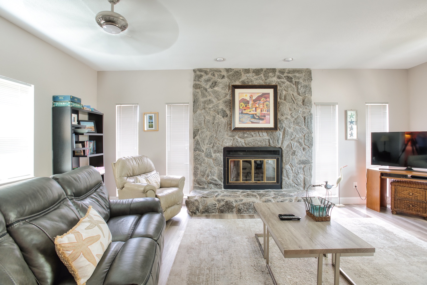 Isle Be Back living room 2024 no 1 (non-working fireplace)
