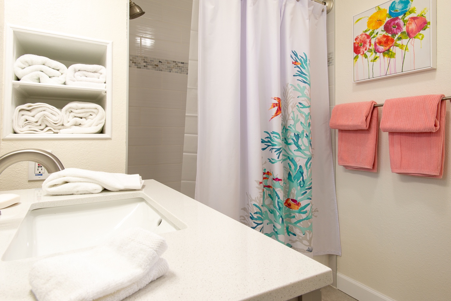 Guest/hall bath on the 3rd floor - tub/shower combo