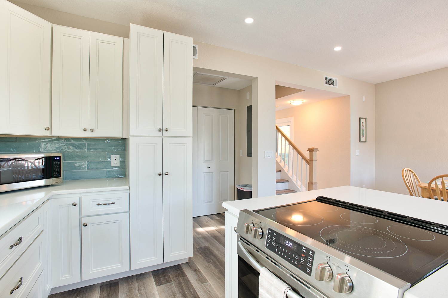 Kitchen has a washer and dryer in the closet off the kitchen, 1/2 bath locate off this room as well