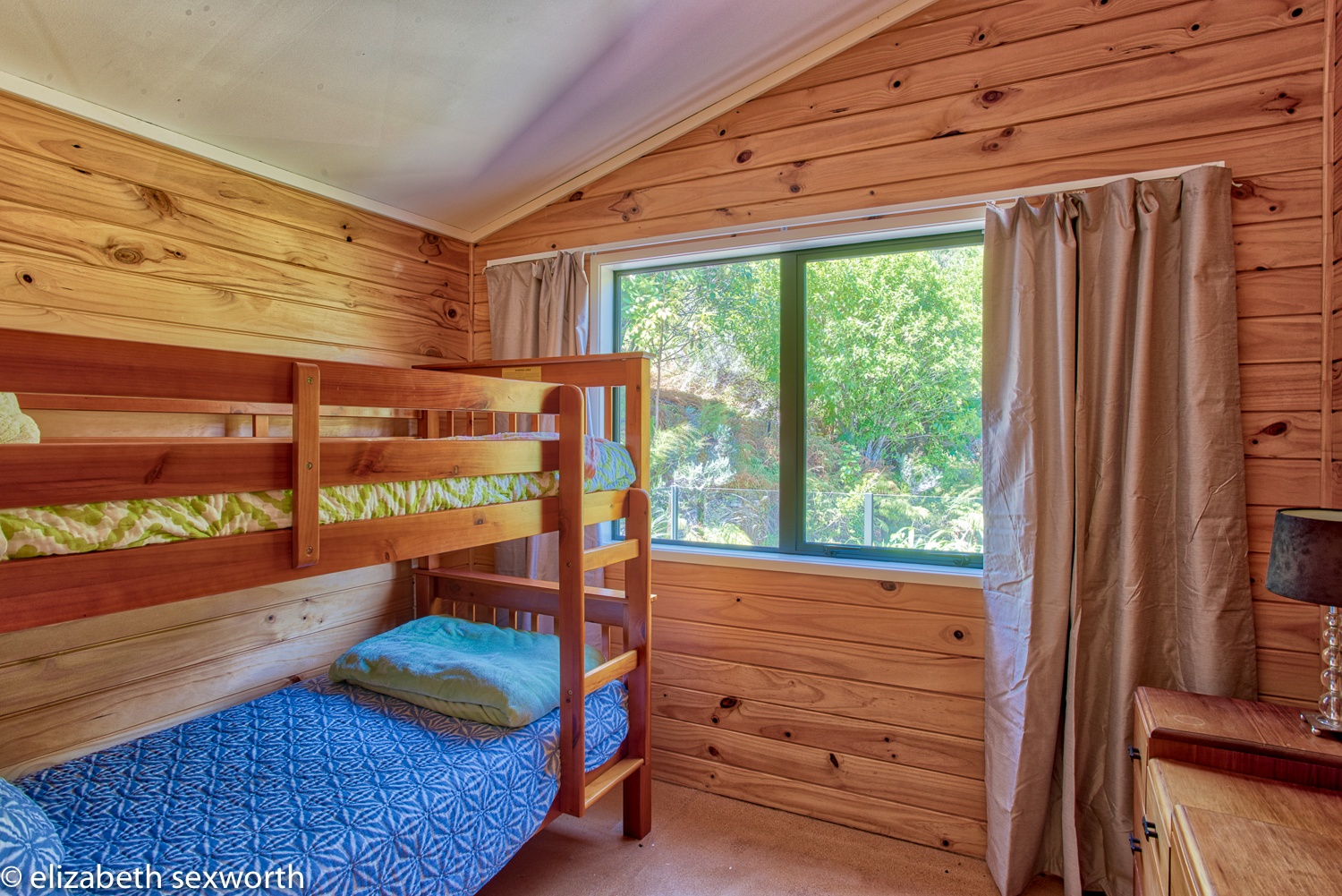 SOHO bedroom with twin bunks-1