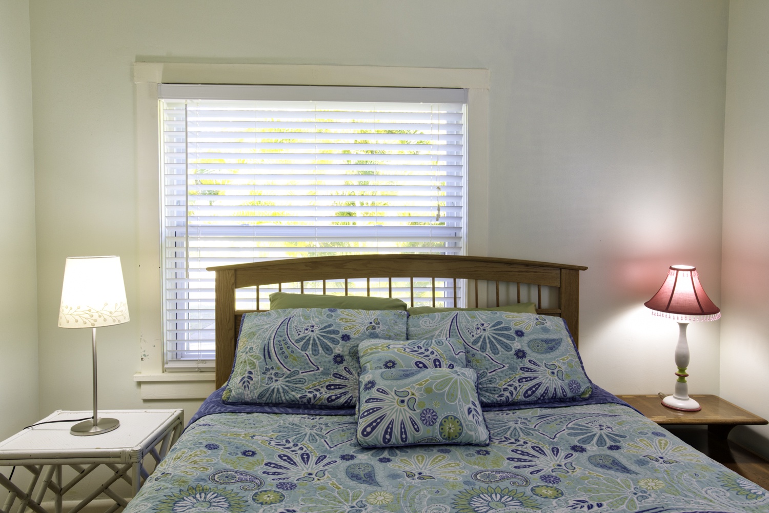 Main bedroom with queen bed