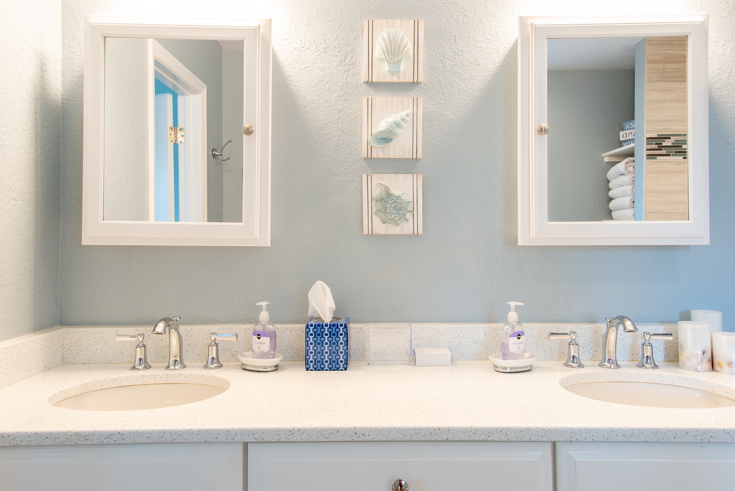 Double sinks in the master bathroom