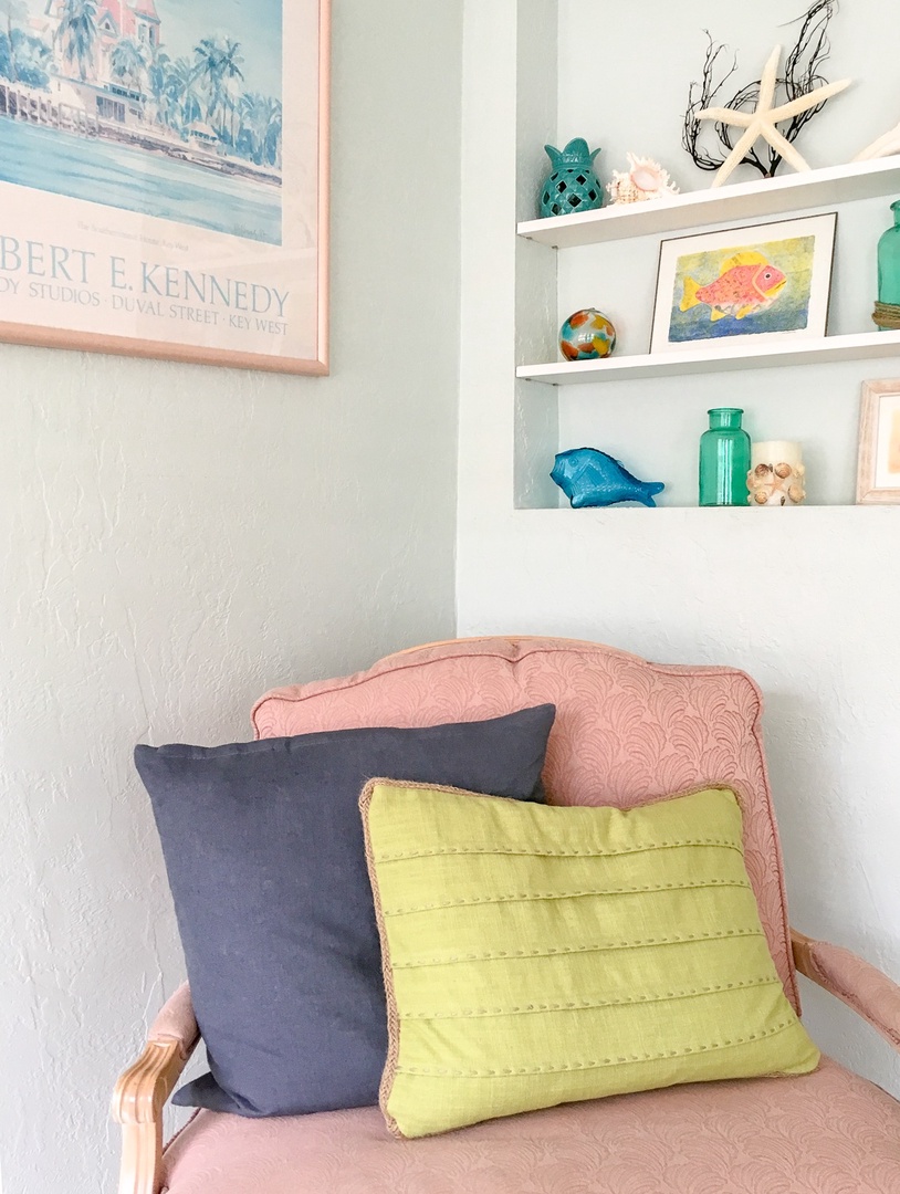 kr 1500 Bayou Beach Book Nook Shelves Sept 2019-3