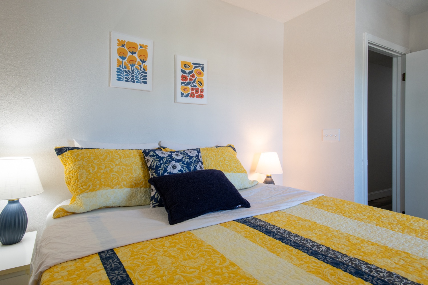 LL 3rd floor queen bed 2025
