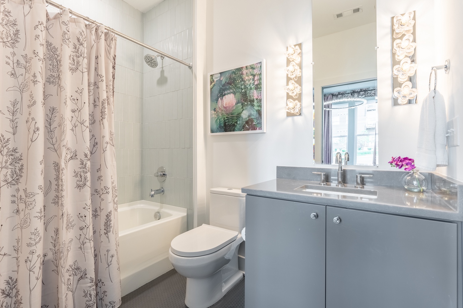 Julian - Full Bathroom