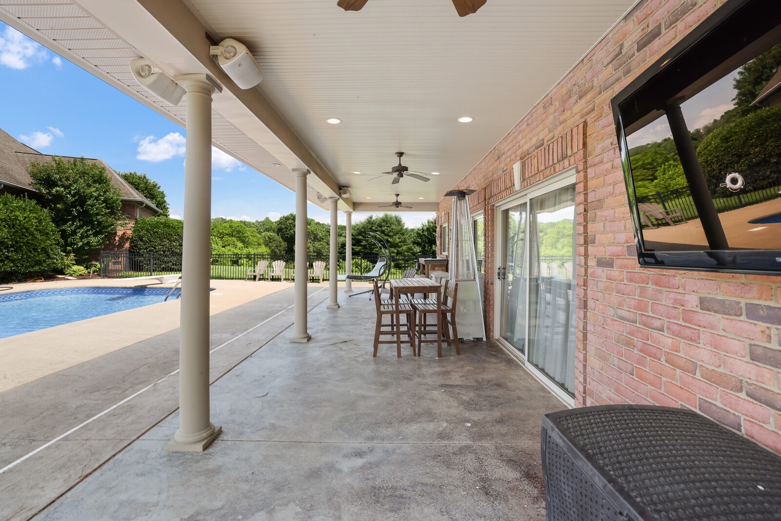 MC Pool House - 5