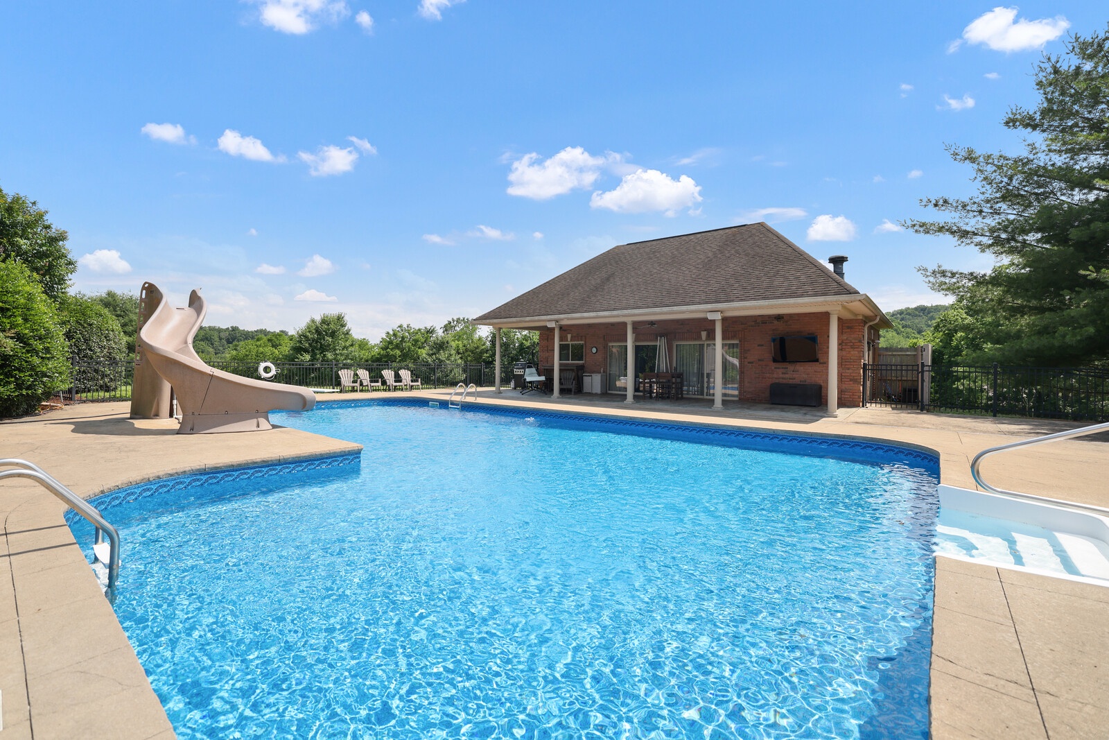 MC Pool House - 2