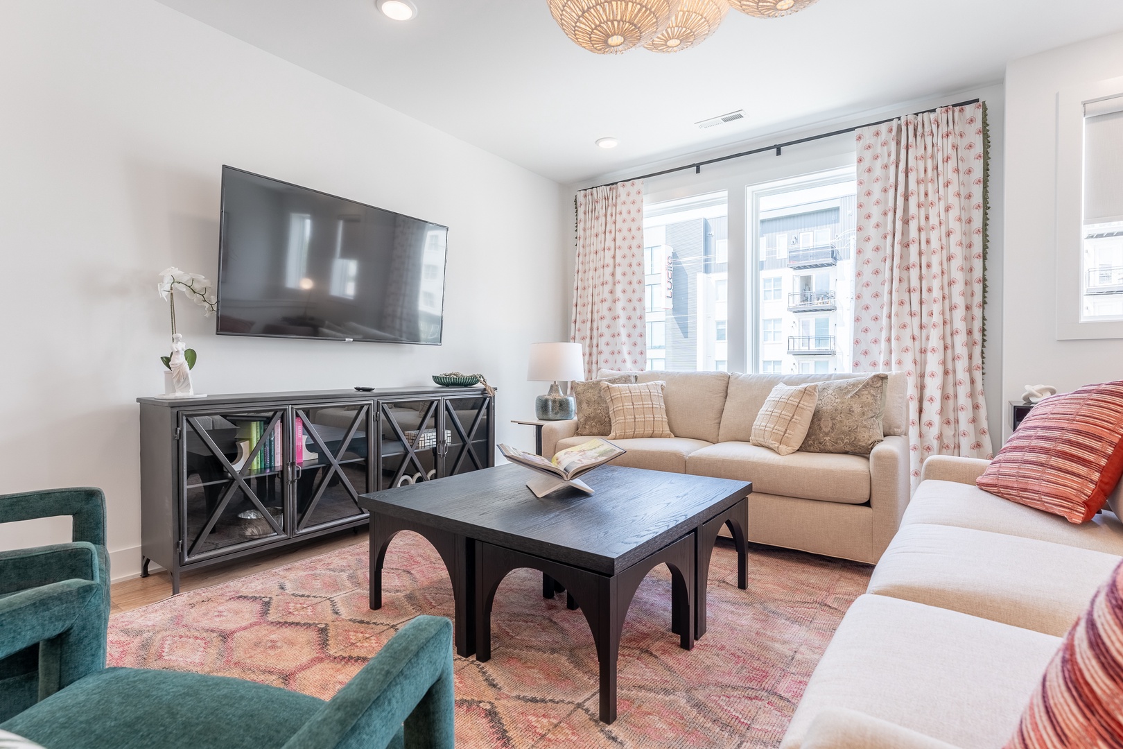 Jocelyn - Living Area